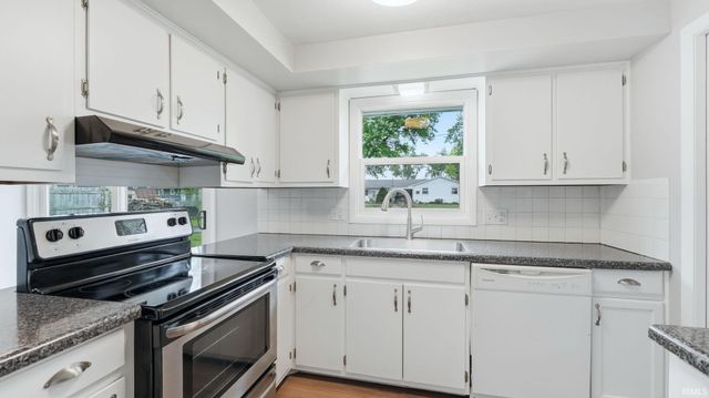 6211 Glenview Drive, Fort Wayne, IN 46815