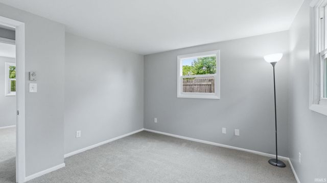 6211 Glenview Drive, Fort Wayne, IN 46815