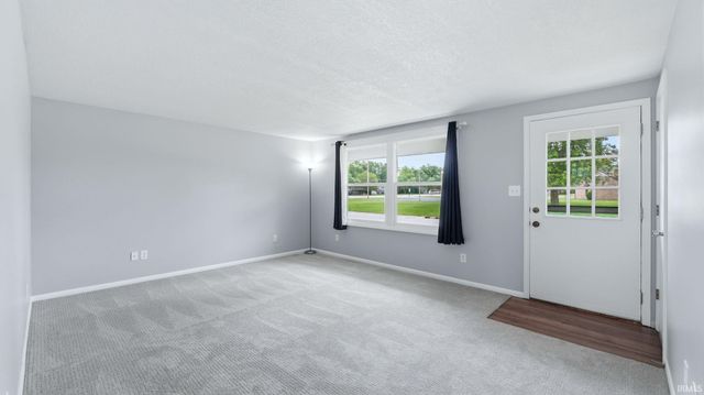 6211 Glenview Drive, Fort Wayne, IN 46815