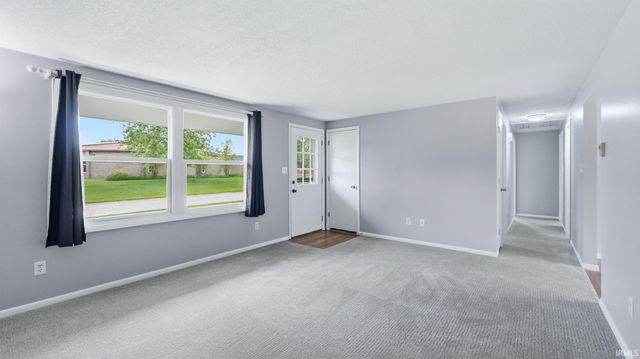 6211 Glenview Drive, Fort Wayne, IN 46815