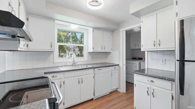 6211 Glenview Drive, Fort Wayne, IN 46815