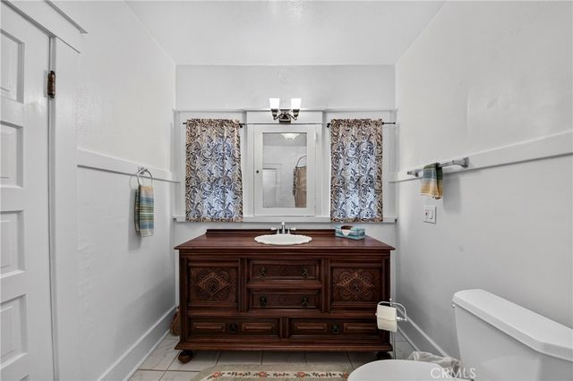 1705 W 52nd, Los Angeles, CA 90062