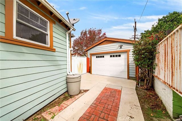 1705 W 52nd, Los Angeles, CA 90062