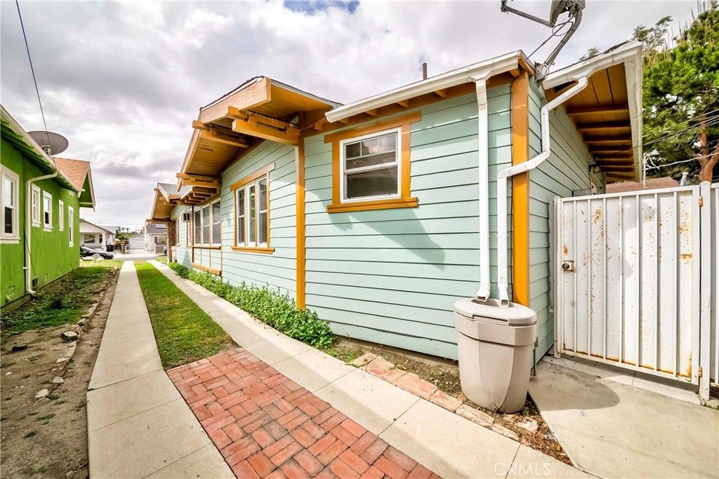 1705 W 52nd, Los Angeles, CA 90062 — photo 4