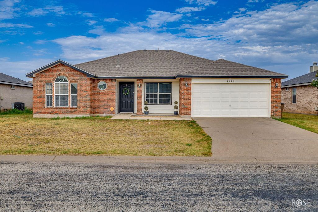 Image 1 of property listing at 1223 Wallace Lane, San Angelo, TX 76905