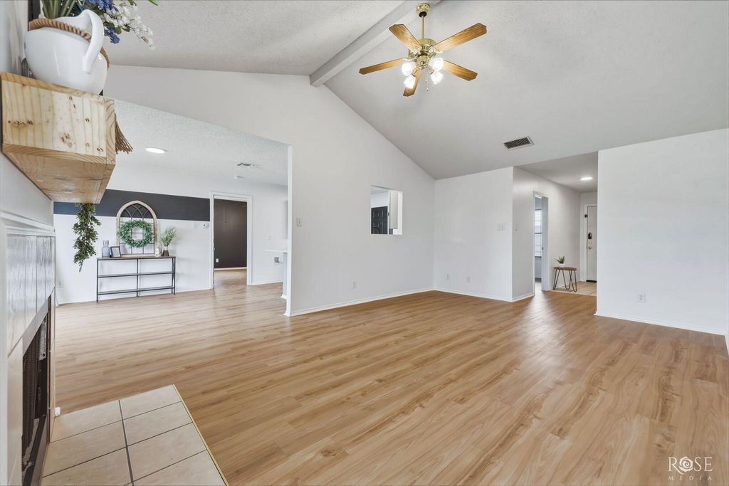 Image 12 of property listing at 1223 Wallace Lane, San Angelo, TX 76905