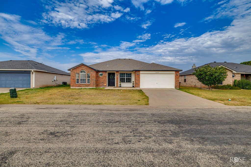 Image 2 of property listing at 1223 Wallace Lane, San Angelo, TX 76905