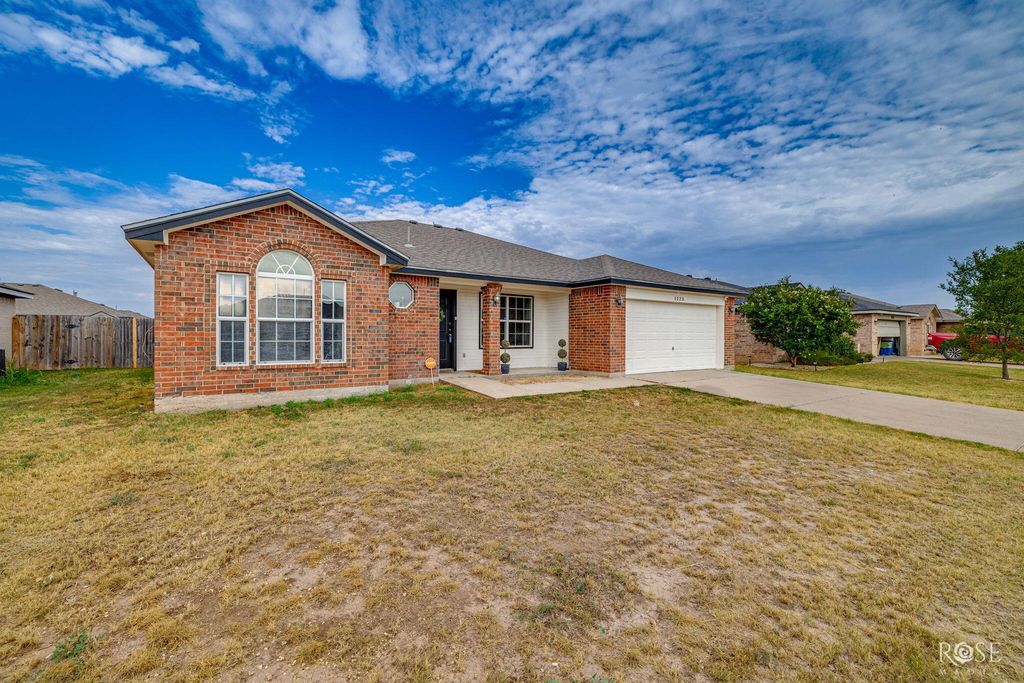Image 4 of property listing at 1223 Wallace Lane, San Angelo, TX 76905