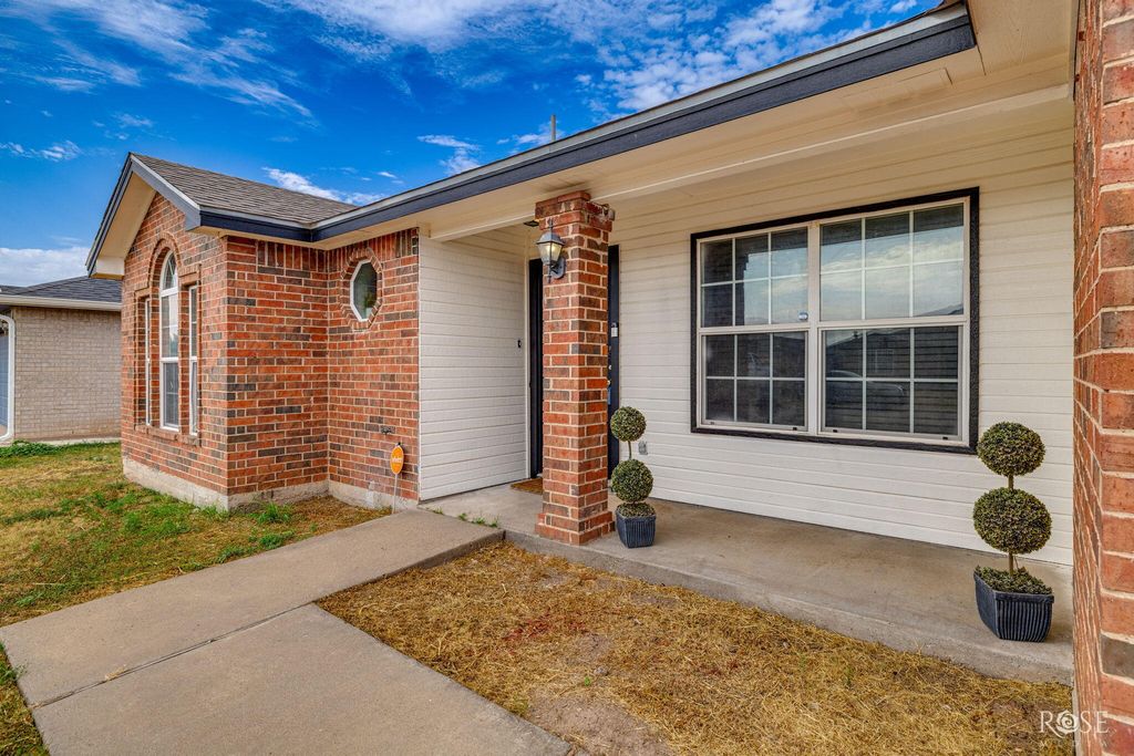Image 6 of property listing at 1223 Wallace Lane, San Angelo, TX 76905