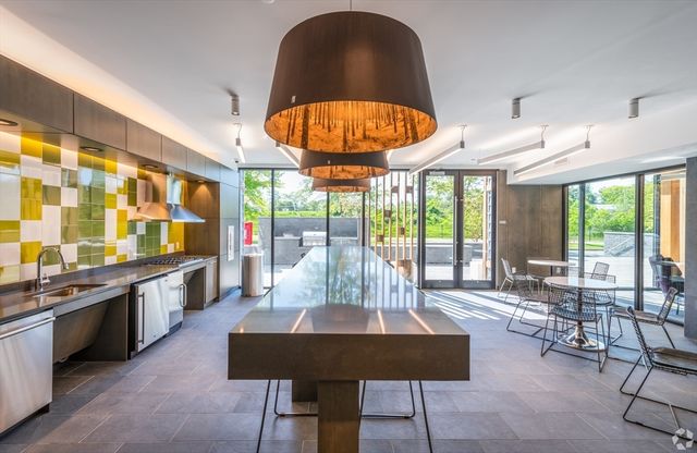 77 New 419, Cambridge, MA 02138