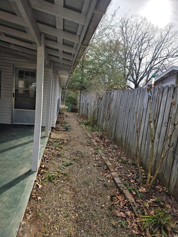 800 N Eve Street, Mena, AR 71953