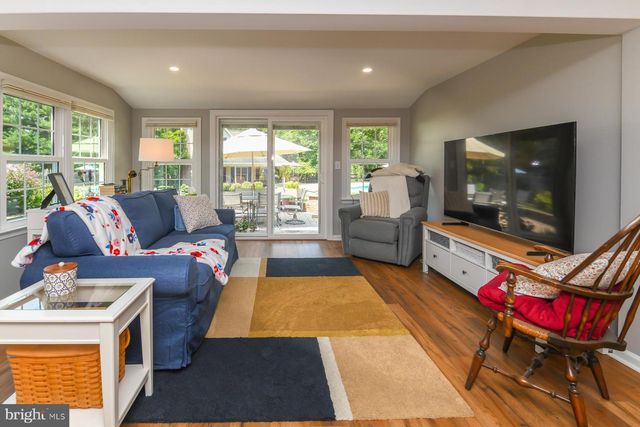 434 WESTWOOD DR, West Deptford, NJ 08096