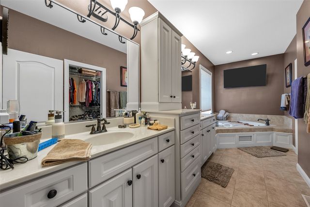 2330 Timber Creek Drive, Marion, IA 52302