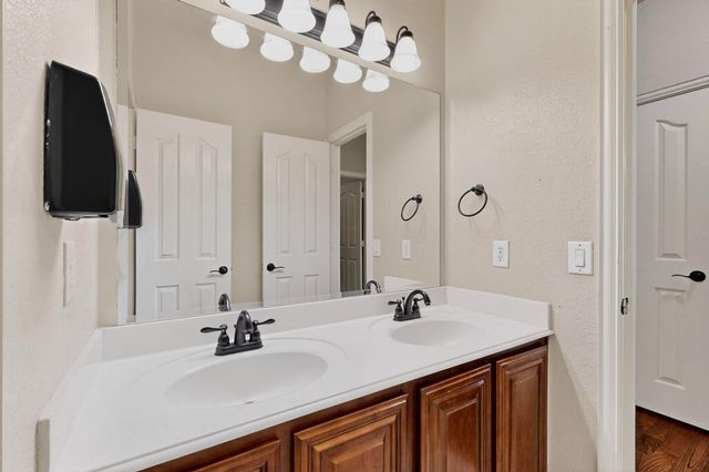 1310 Hearthstone Drive, Burleson, TX 76028