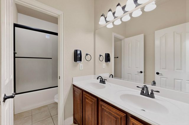 1310 Hearthstone Drive, Burleson, TX 76028