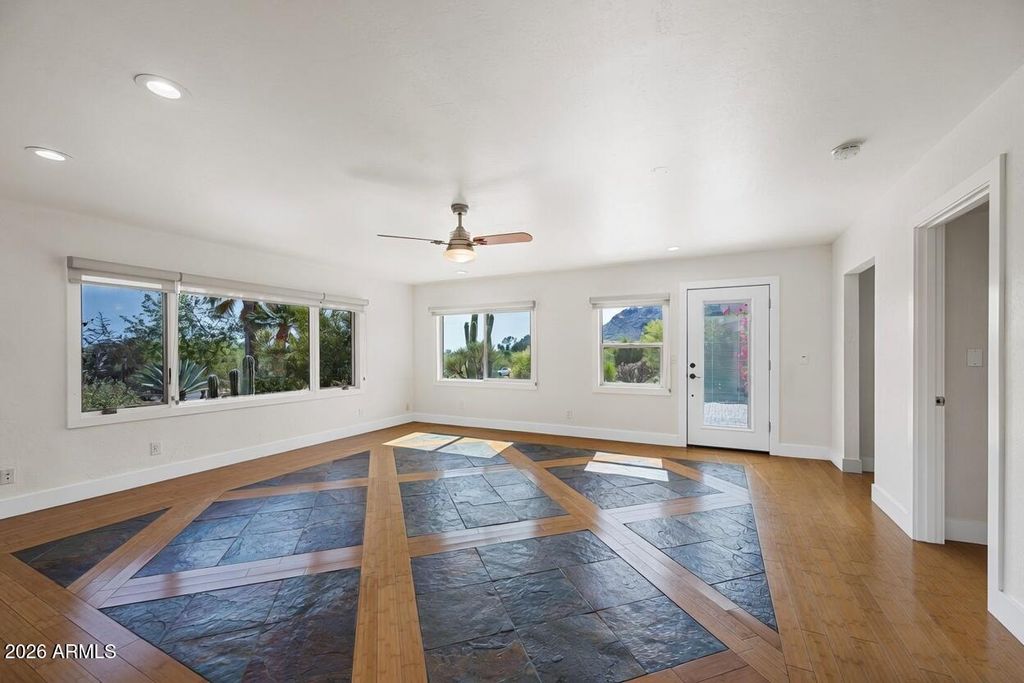 Image 14 of property listing at 7468 E STAGECOACH Pass, Carefree, AZ 85377