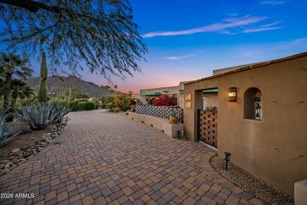 Image 2 of property listing at 7468 E STAGECOACH Pass, Carefree, AZ 85377
