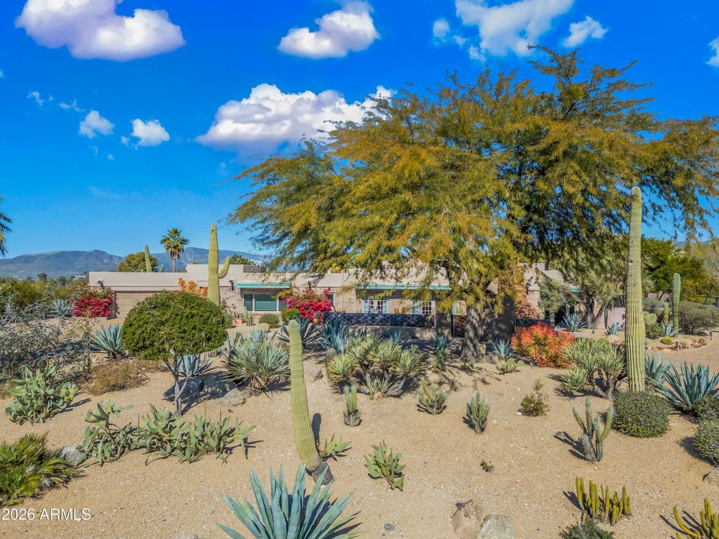 Image 64 of property listing at 7468 E STAGECOACH Pass, Carefree, AZ 85377