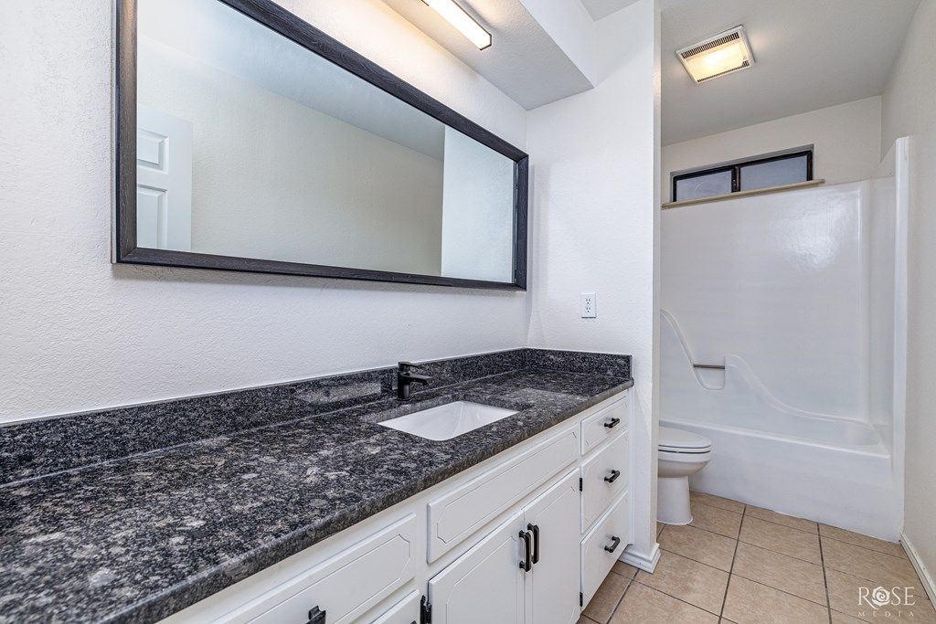 Image 15 of property listing at 252 E 43rd St, San Angelo, TX 76903