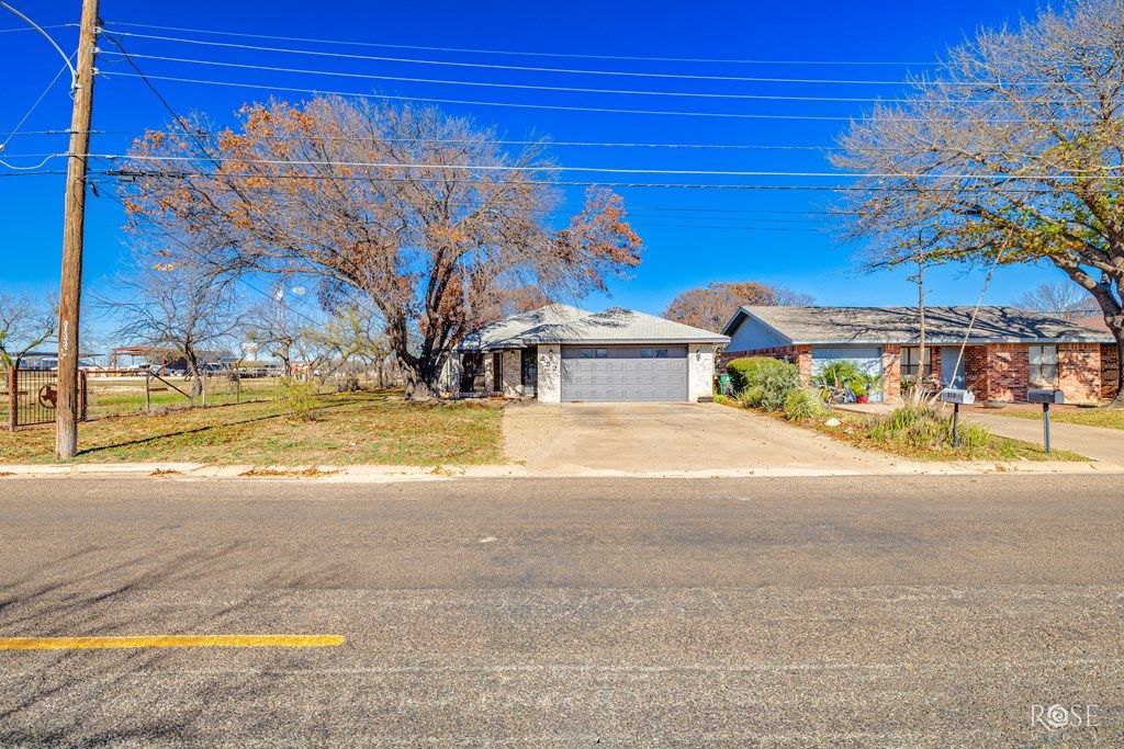 Image 2 of property listing at 252 E 43rd St, San Angelo, TX 76903