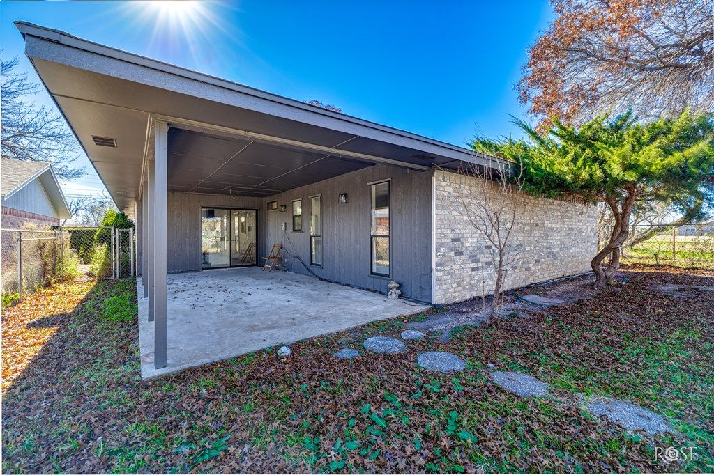 Image 20 of property listing at 252 E 43rd St, San Angelo, TX 76903