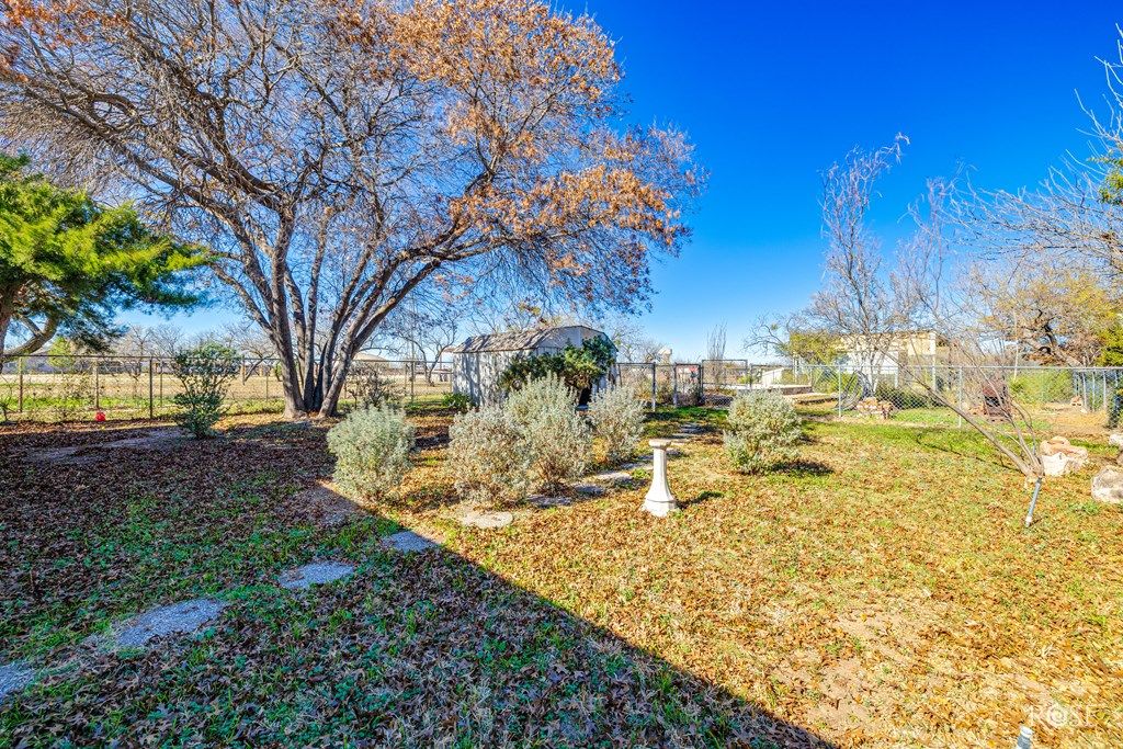 Image 21 of property listing at 252 E 43rd St, San Angelo, TX 76903