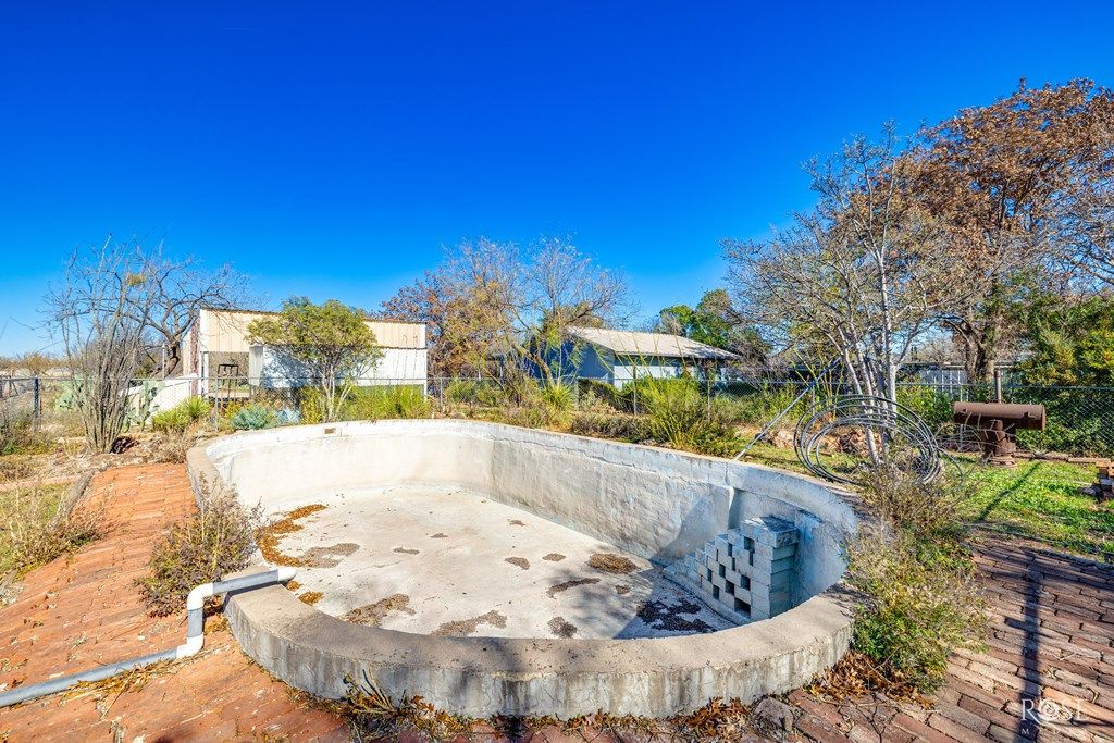 Image 22 of property listing at 252 E 43rd St, San Angelo, TX 76903