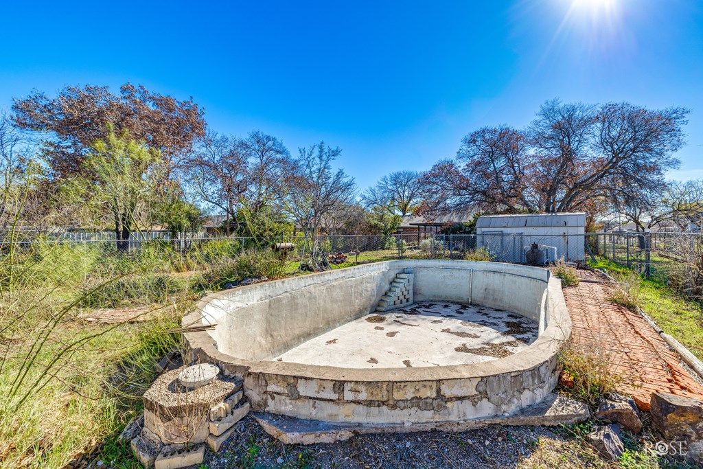 Image 23 of property listing at 252 E 43rd St, San Angelo, TX 76903