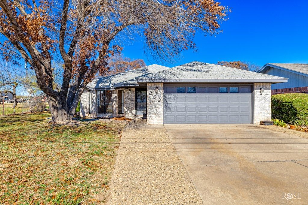 Image 27 of property listing at 252 E 43rd St, San Angelo, TX 76903