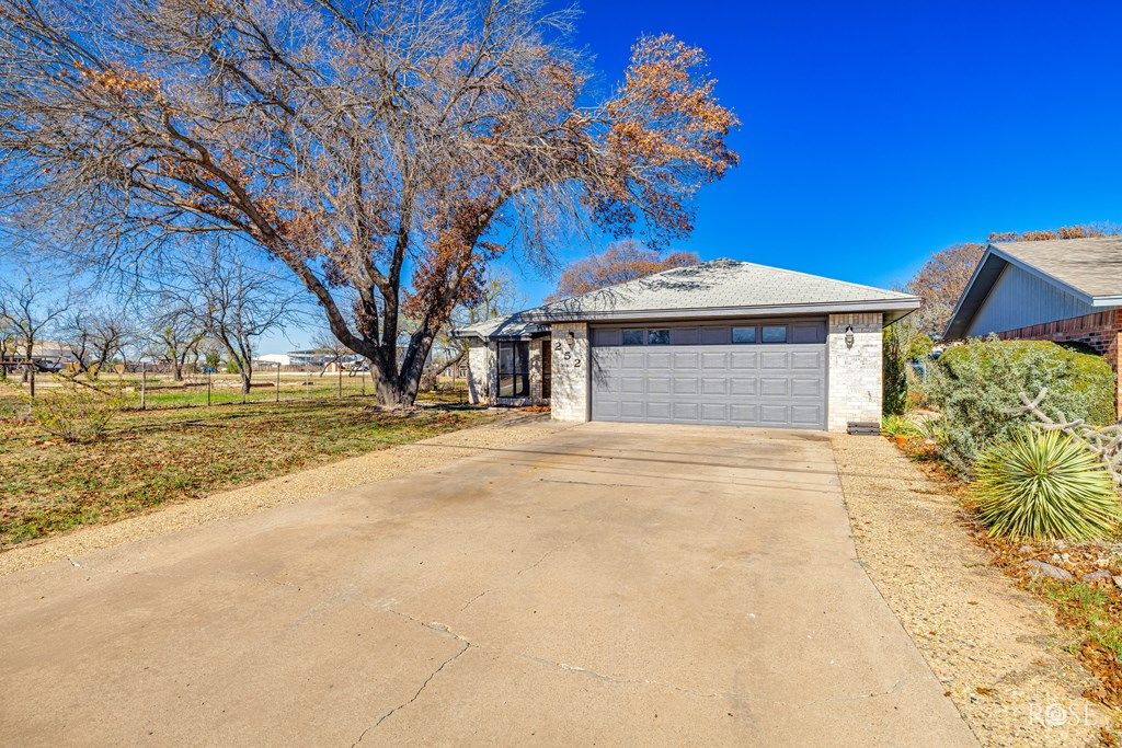 Image 28 of property listing at 252 E 43rd St, San Angelo, TX 76903