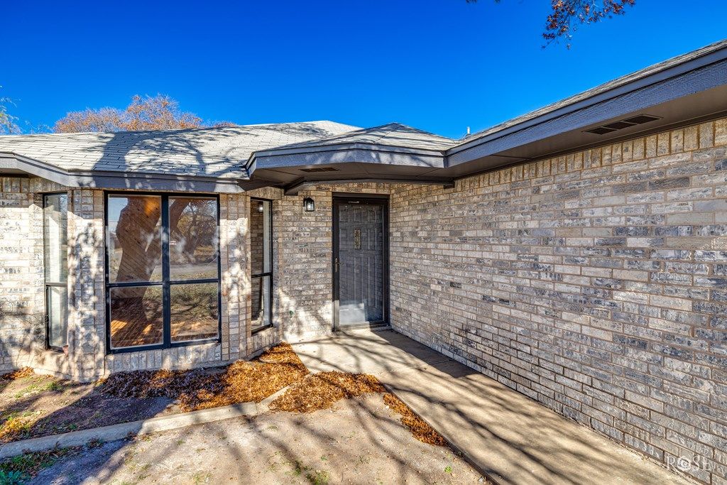 Image 4 of property listing at 252 E 43rd St, San Angelo, TX 76903