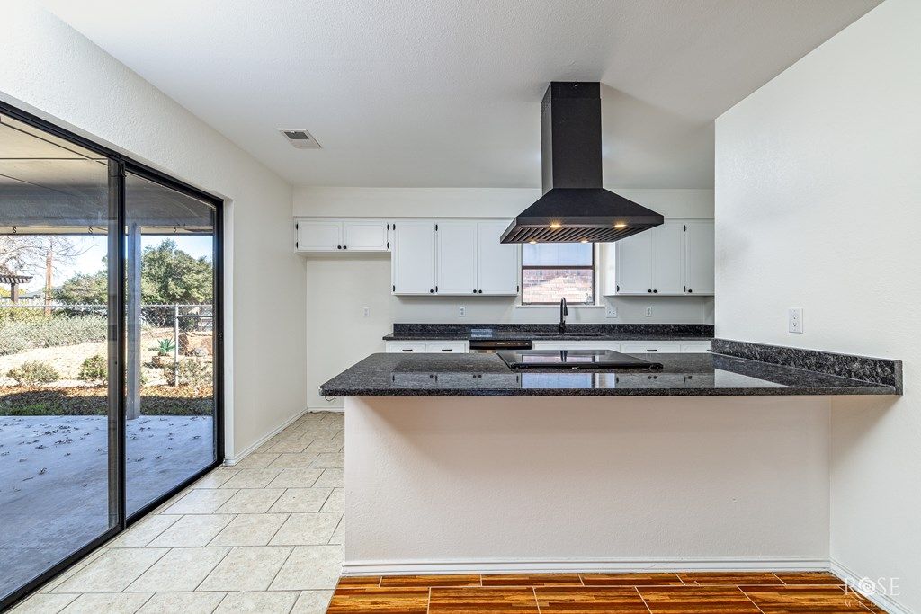 Image 8 of property listing at 252 E 43rd St, San Angelo, TX 76903