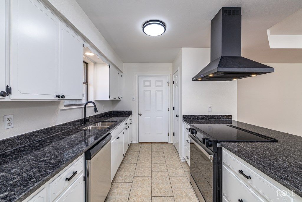 Image 9 of property listing at 252 E 43rd St, San Angelo, TX 76903