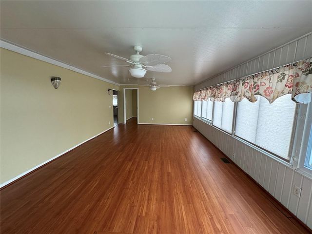 6194 PARKWAY E, St Cloud, FL 34771