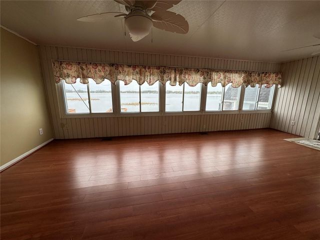 6194 PARKWAY E, St Cloud, FL 34771