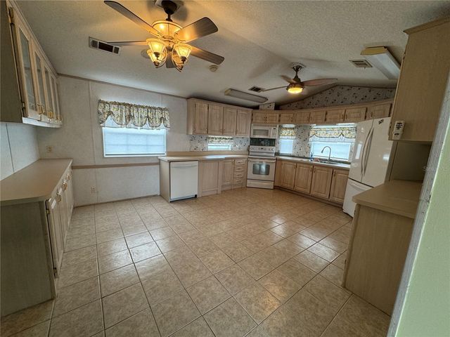 6194 PARKWAY E, St Cloud, FL 34771