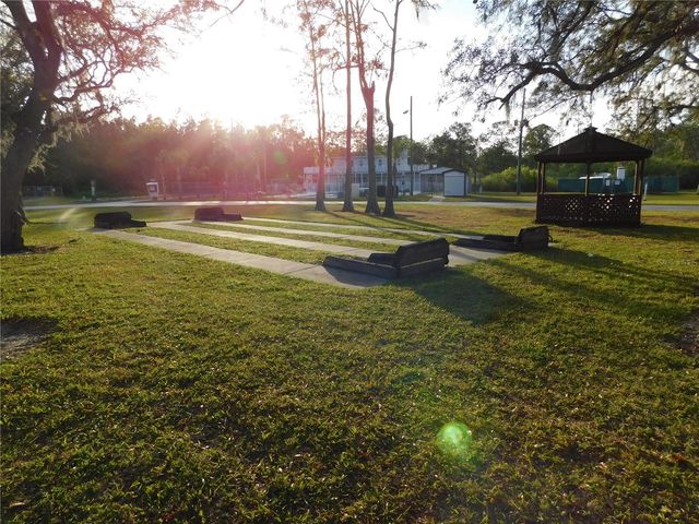 6194 PARKWAY E, St Cloud, FL 34771