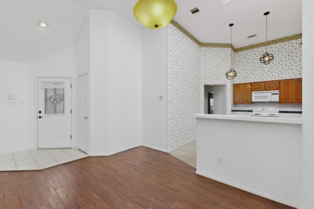 2086 Montclair Lane, Lewisville, TX 75067