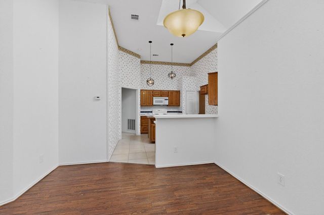 2086 Montclair Lane, Lewisville, TX 75067