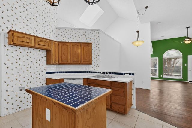 2086 Montclair Lane, Lewisville, TX 75067