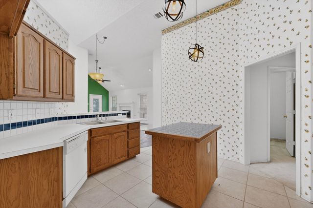 2086 Montclair Lane, Lewisville, TX 75067