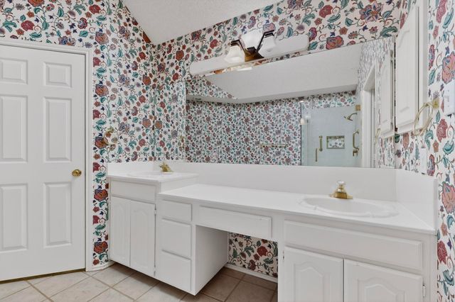 2086 Montclair Lane, Lewisville, TX 75067