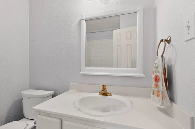 2086 Montclair Lane, Lewisville, TX 75067