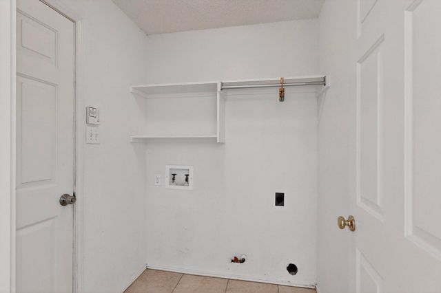 2086 Montclair Lane, Lewisville, TX 75067