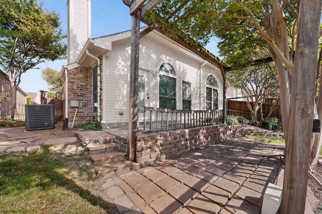 2086 Montclair Lane, Lewisville, TX 75067