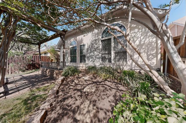 2086 Montclair Lane, Lewisville, TX 75067