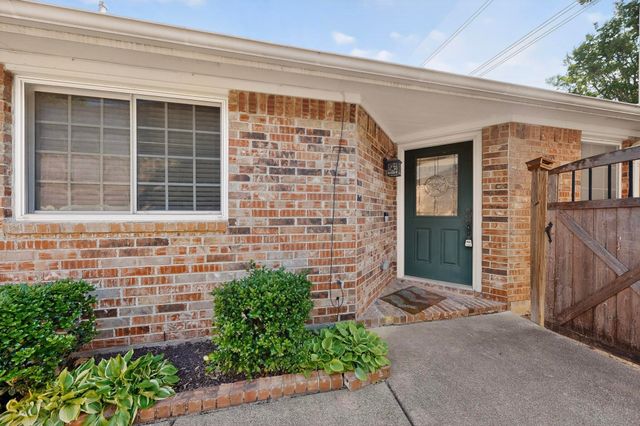 2086 Montclair Lane, Lewisville, TX 75067