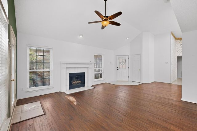 2086 Montclair Lane, Lewisville, TX 75067