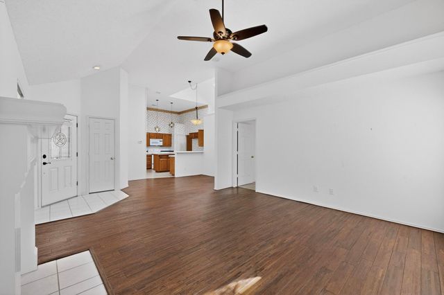 2086 Montclair Lane, Lewisville, TX 75067