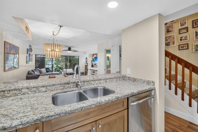 4250 SW 70th Ter, Davie, FL 33314